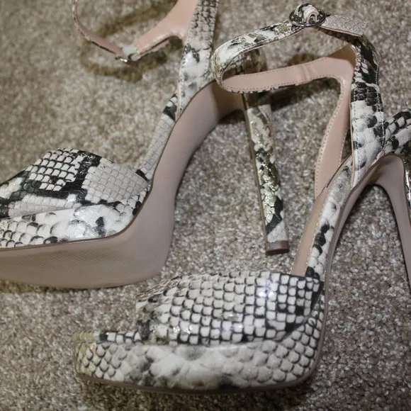 Steve Madden Luv Snake Print Ankle Strap Heels Sandals Womens Shoes Size 8 NEW