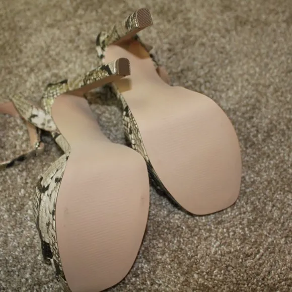 Steve Madden Luv Snake Print Ankle Strap Heels Sandals Womens Shoes Size 8 NEW