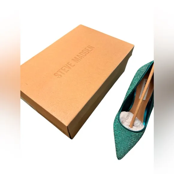 Steve Madden NIB/NWOT GORGEOUS Vivacious Teal Rhinestone Pump Size 5.5