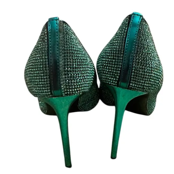 Steve Madden NIB/NWOT GORGEOUS Vivacious Teal Rhinestone Pump Size 5.5