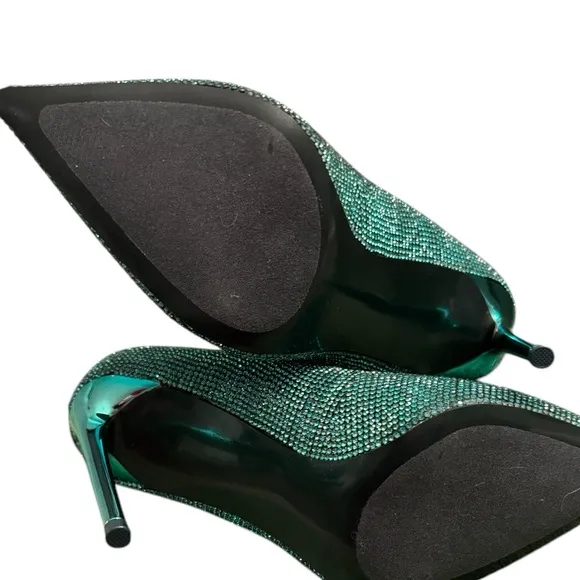 Steve Madden NIB/NWOT GORGEOUS Vivacious Teal Rhinestone Pump Size 5.5