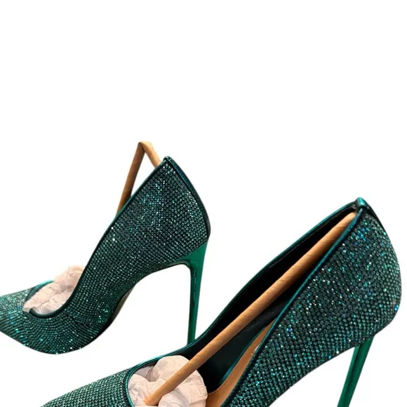 Steve Madden NIB/NWOT GORGEOUS Vivacious Teal Rhinestone Pump Size 5.5