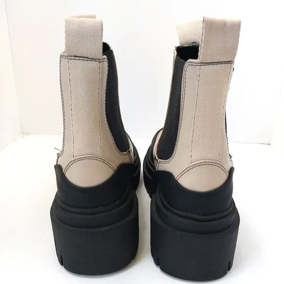 Steve Madden  Nicki Chelsea Platform Boots,‎ NEW, Size 6M