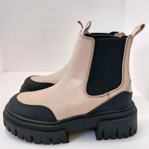 Steve Madden  Nicki Chelsea Platform Boots,‎ NEW, Size 6M