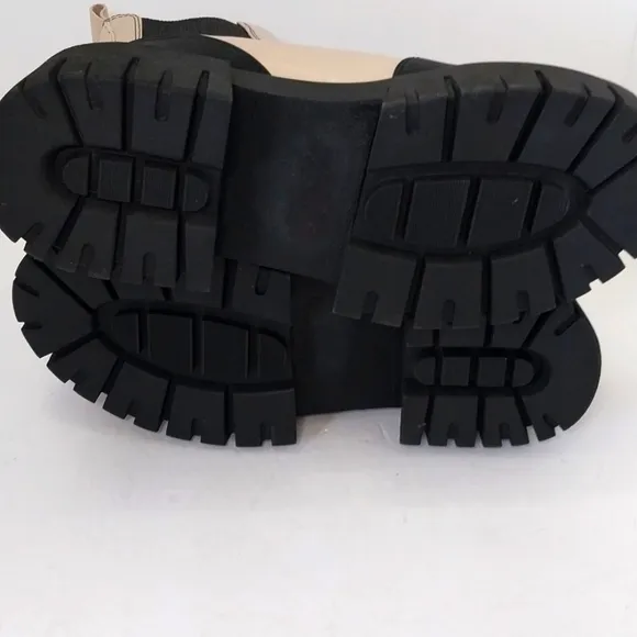 Steve Madden  Nicki Chelsea Platform Boots,‎ NEW, Size 6M