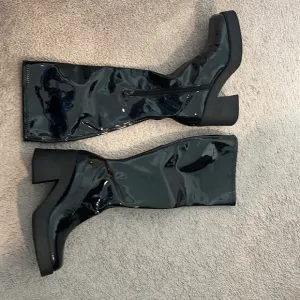Steve Madden Shiny Go Go Platform Heeled Boots Klarisa