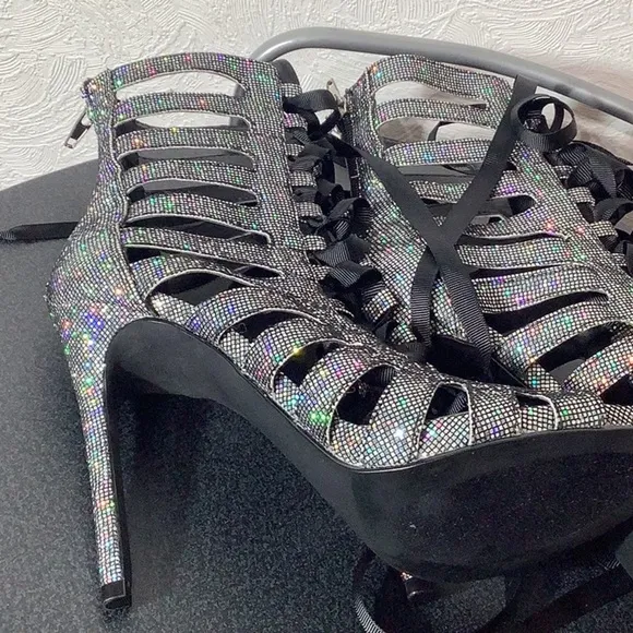Steve Madden - Sz 8 - strappy multi sparkle peep toe boots - sexy wow tie up