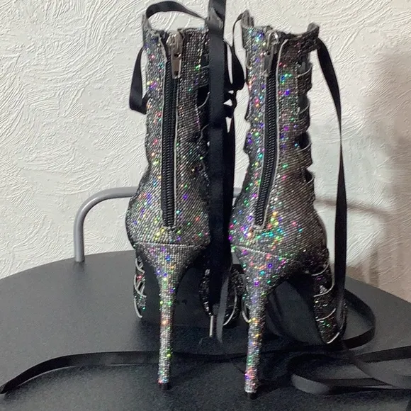 Steve Madden - Sz 8 - strappy multi sparkle peep toe boots - sexy wow tie up