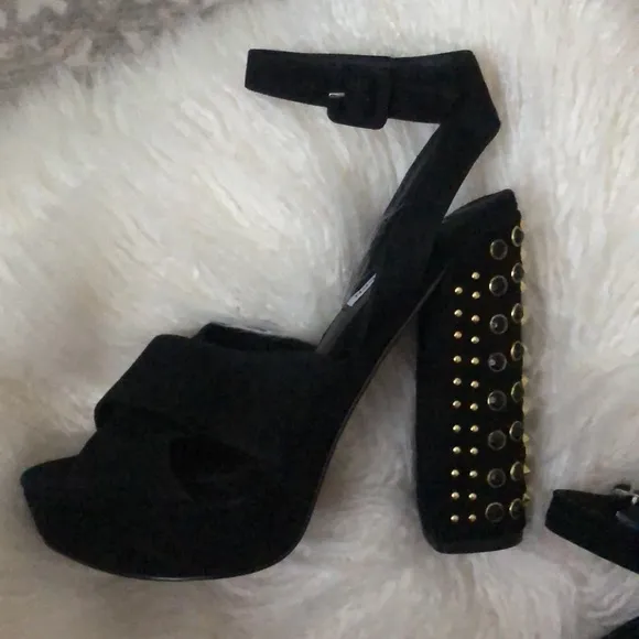 Steve Madden Womens Jodi Criss-Cross Front Platform Sandals