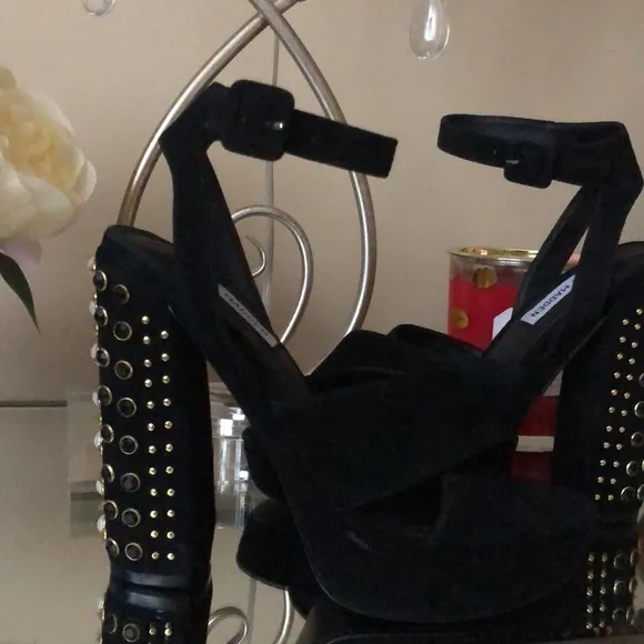 Steve Madden Womens Jodi Criss-Cross Front Platform Sandals