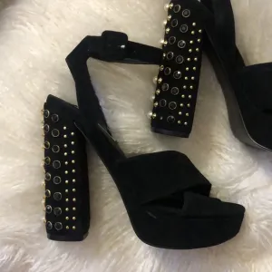 Steve Madden Womens Jodi Criss-Cross Front Platform Sandals