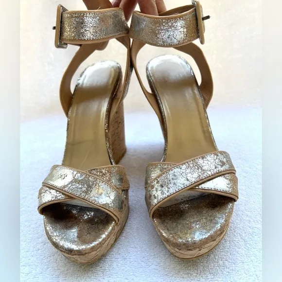 Stuart Weitzman Annex Crackle Metallic Wedge Sandals - Silver - Sz 6.5