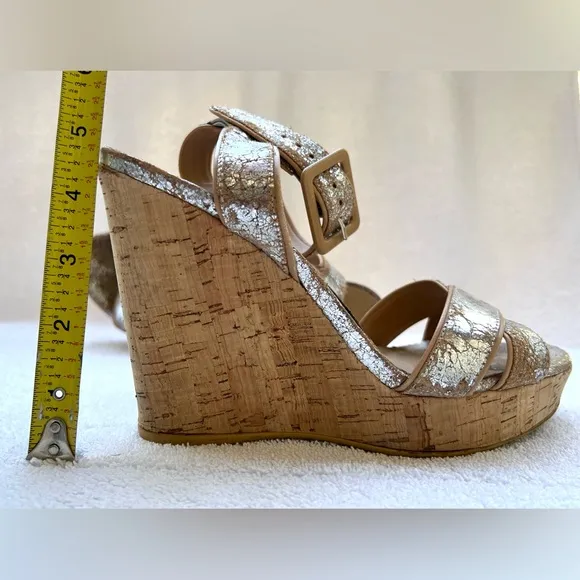 Stuart Weitzman Annex Crackle Metallic Wedge Sandals - Silver - Sz 6.5
