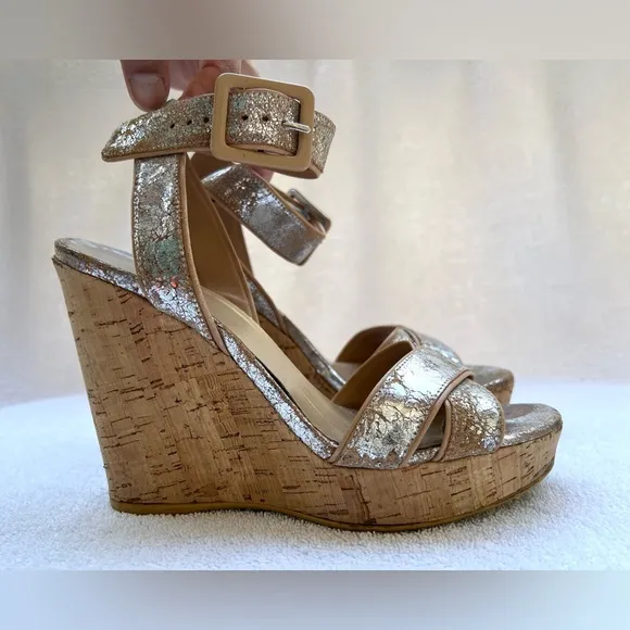 Stuart Weitzman Annex Crackle Metallic Wedge Sandals - Silver - Sz 6.5