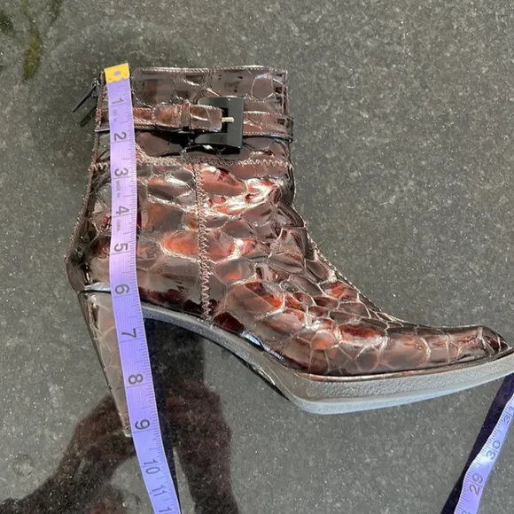 Stuart Weitzman Croc Embossed Patent Leather Boots Size 9.5