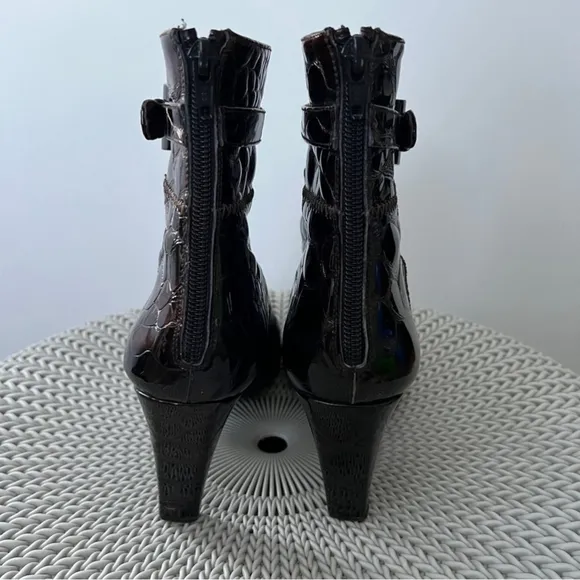 Stuart Weitzman Croc Embossed Patent Leather Boots Size 9.5