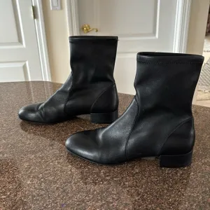 STUART WEITZMAN LADIES BLACK LOW HEEL SLIP ON ANKLE BOOTS-10