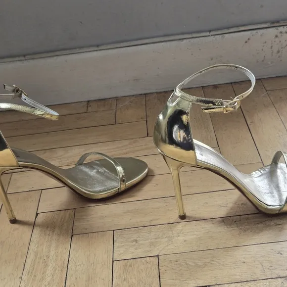 Stuart Weitzman Nudist Gold Stiletto Heels 7.5