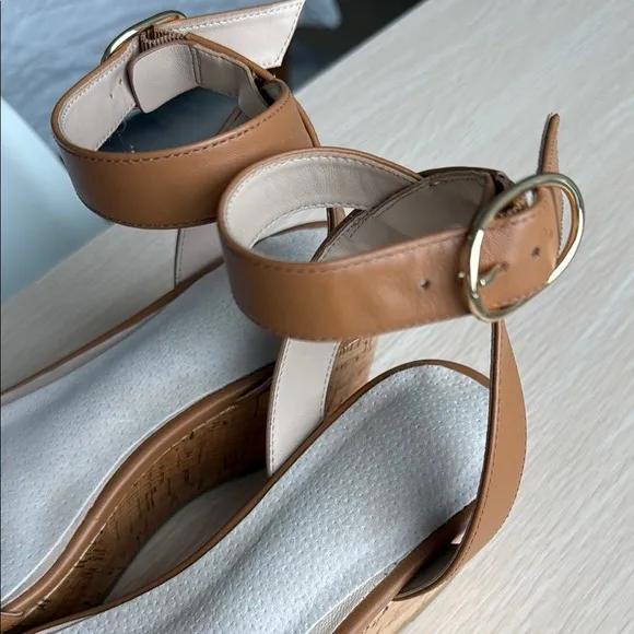 Stuart Weizmann Women's Tan Platform Sandals