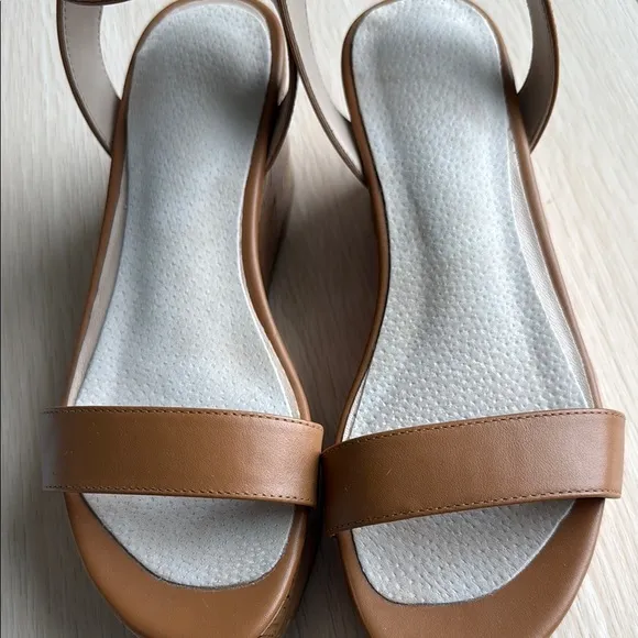 Stuart Weizmann Women's Tan Platform Sandals