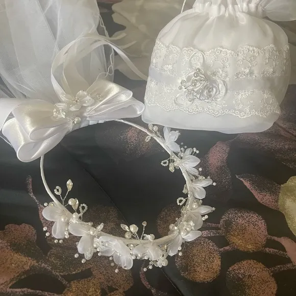 Stunning white communion dress age 10/12 with every thing to match