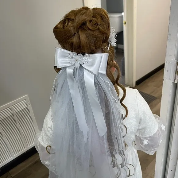 Stunning white communion dress age 10/12 with every thing to match