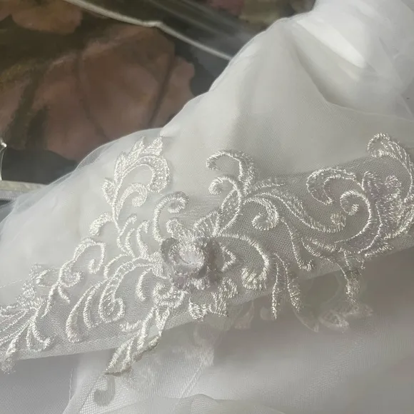 Stunning white communion dress age 10/12 with every thing to match