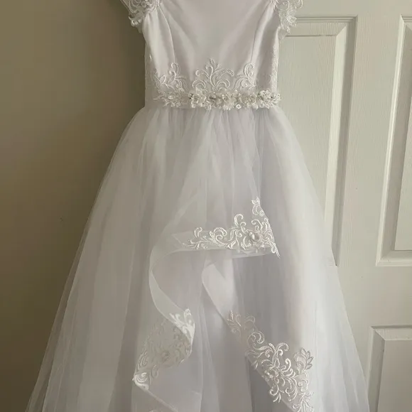 Stunning white communion dress age 10/12 with every thing to match