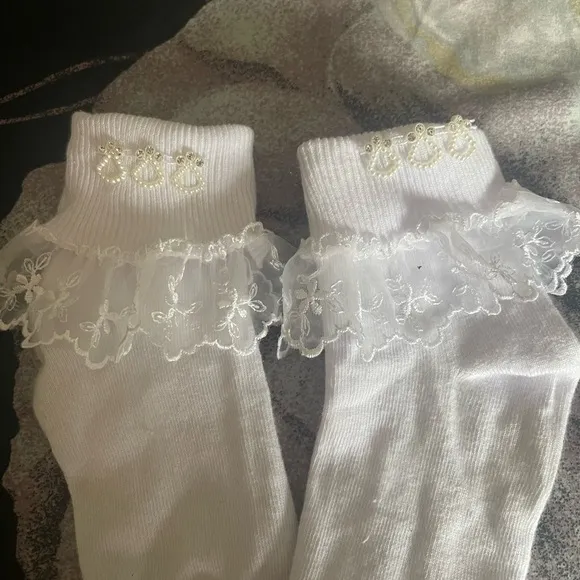 Stunning white communion dress age 10/12 with every thing to match