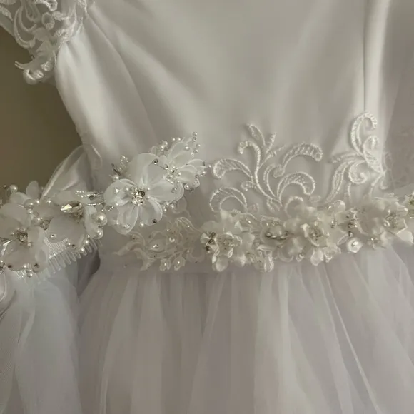 Stunning white communion dress age 10/12 with every thing to match