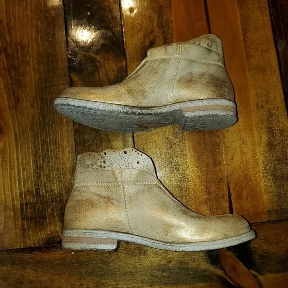 Sundance Stargazer Boots Gold Size 36