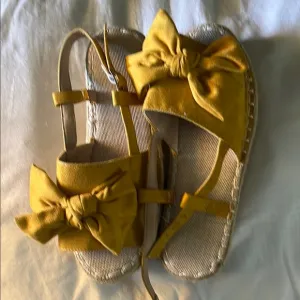 Sunny Yellow Bow Espadrille Sandals - Size 38 (7.5)