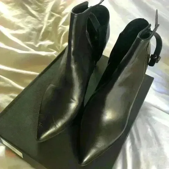 🛑Super sale 🛑VINCE Calla boots size 9US
