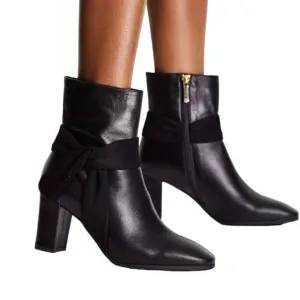 Sz 7 Karen Millen heeled boots with bow detail in black