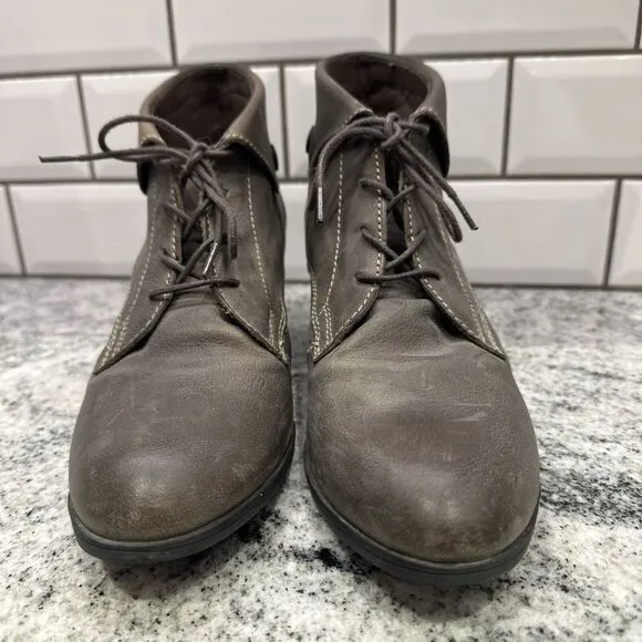Taos Scribe Heeled Ankle Bootie Womens Size EU 40 US 9-9.5 Brown Lace Up Leather