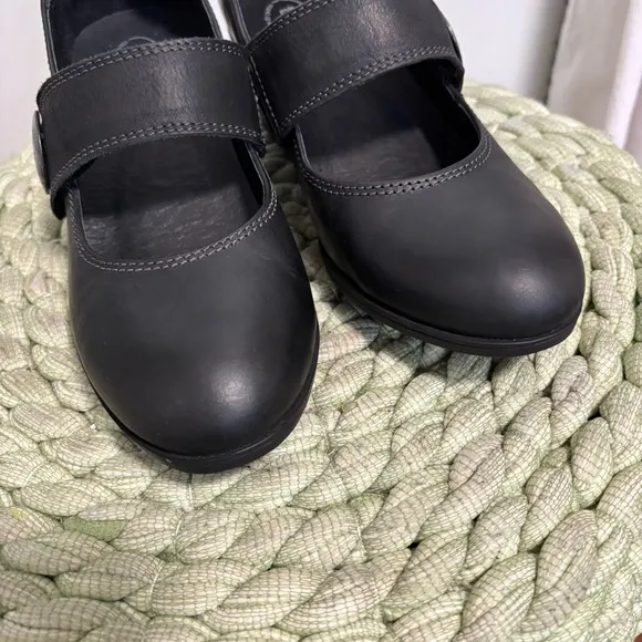 Taos Stage Matte Black Leather Block Heel  Mary Jane Shoes NWOB