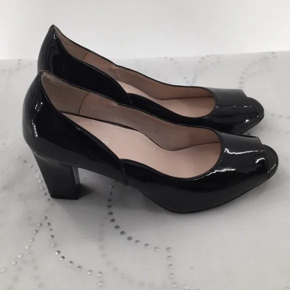 Taryn Rose Black patent leather peep toe  heels