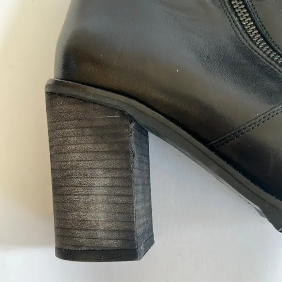 TBA Black Smooth Leather Platform Heel Lug Sole Dual Zipper Ankle Boots Size 8
