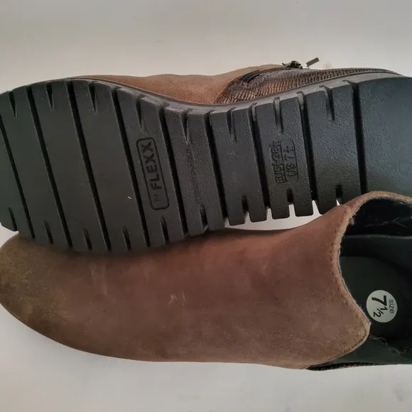 The Flexx Brown Suede Leather Ankle Boots Booties Size 7.5 New