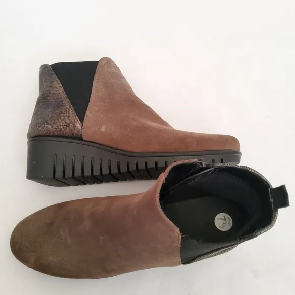 The Flexx Brown Suede Leather Ankle Boots Booties Size 7.5 New