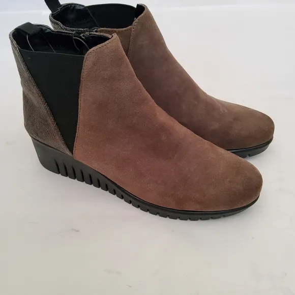 The Flexx Brown Suede Leather Ankle Boots Booties Size 7.5 New