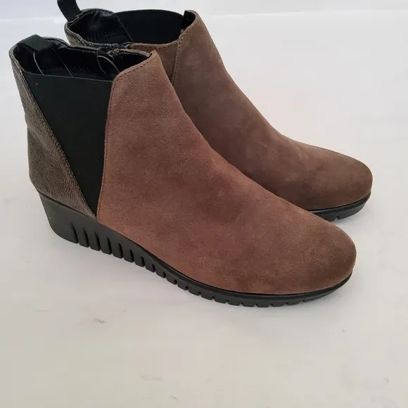 The Flexx Brown Suede Leather Ankle Boots Booties Size 7.5 New