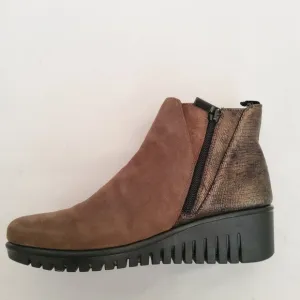 The Flexx Brown Suede Leather Ankle Boots Booties Size 7.5 New