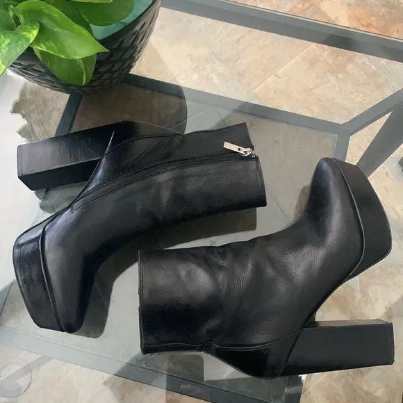 the KOOPLES Smooth Leather Heel Boots