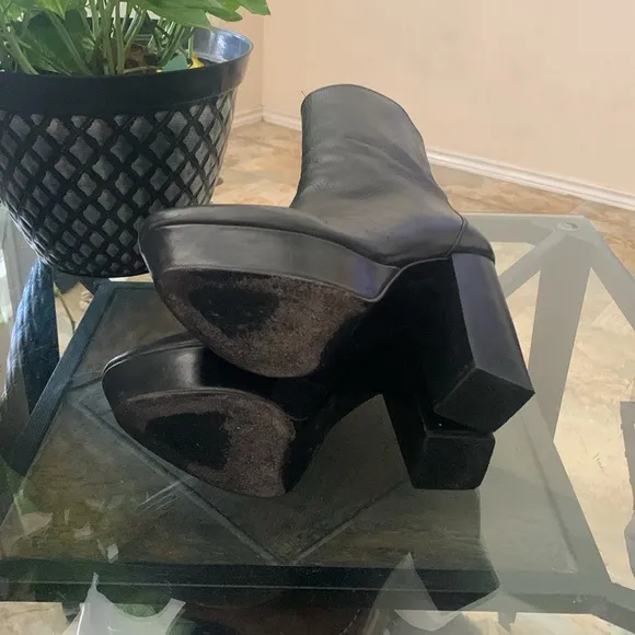 the KOOPLES Smooth Leather Heel Boots