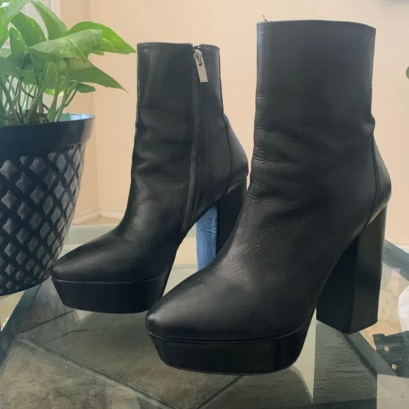 the KOOPLES Smooth Leather Heel Boots