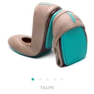 Tieks Flats Shoes taupe womens size 8