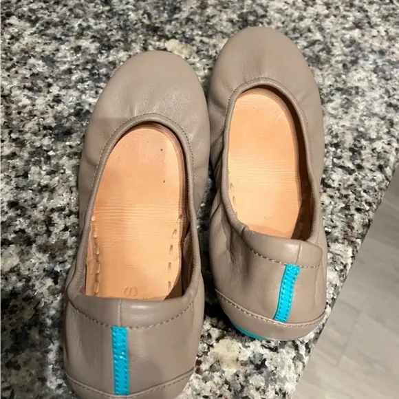 Tieks Flats Shoes taupe womens size 8