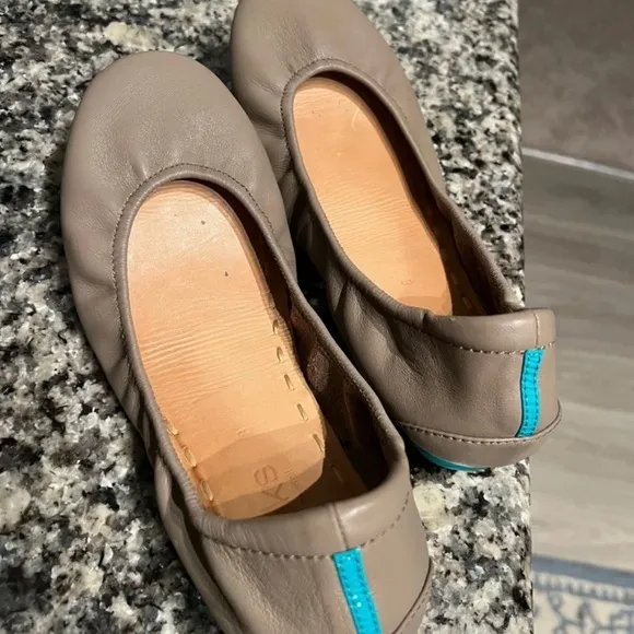 Tieks Flats Shoes taupe womens size 8