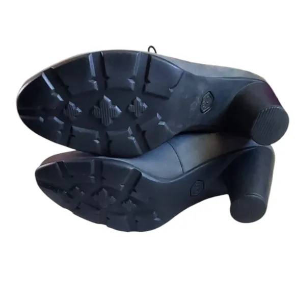 Timberland High Heel Ancle Suede Gray Boots. Size 9M.